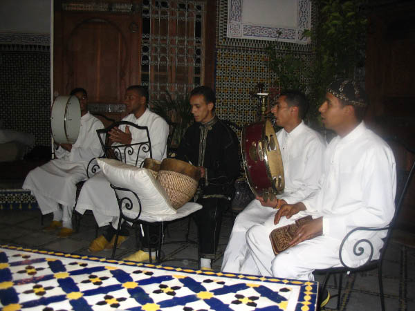 4268-fes-riad-saada-moroccan-musicians-aug6-2004