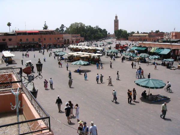 5059-marrakech-Jemaa-el-Fna-cafe-panoramic-apr13-2005