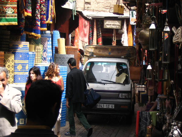5147-marrakech-medina-car-driving-small-street-apr13-2005
