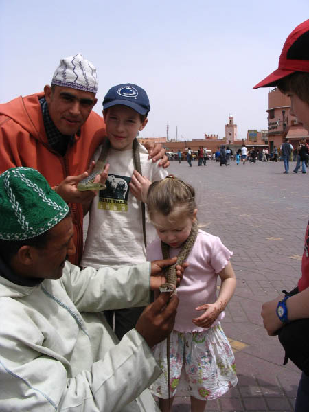 5151-marrakech-Jemaa-el-Fna-snakes-tim-grace-apr14-2005