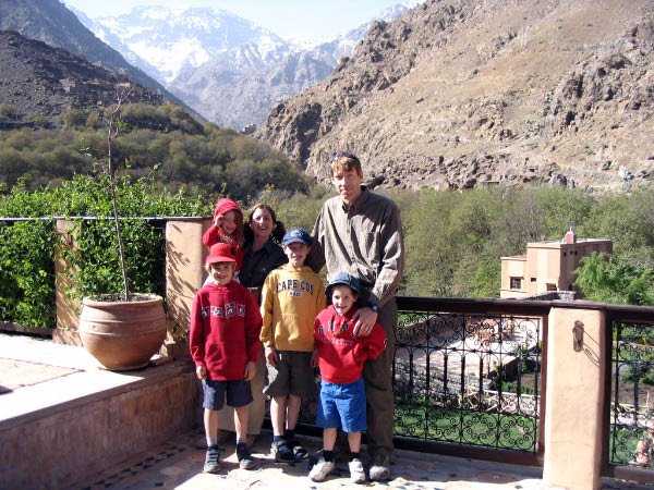 5512-kasbah-du-toubkal-terrace-family-leaving-apr17-2005