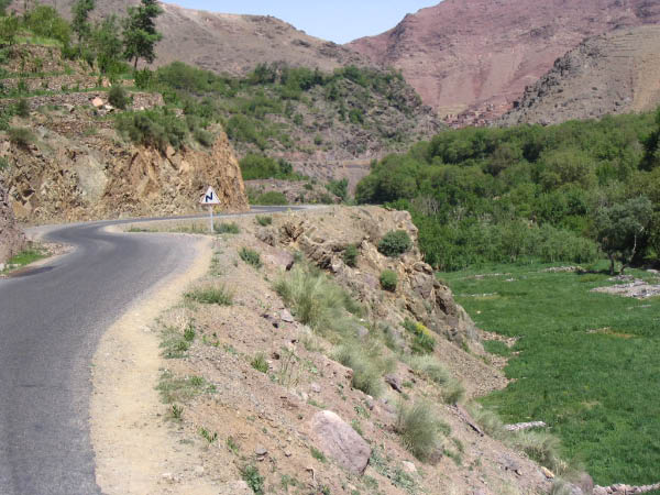 5534-imlil-to-marrakech-mountain-winding-road-apr17-2005