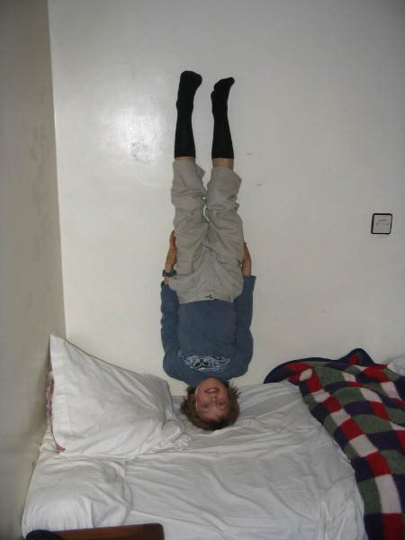 5885-casablanca-hotel-negociants-eric-head-bed-apr23-2005