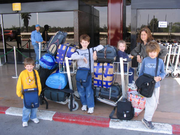 5898-casablanca-airport-family-with-luggage-apr23-2005