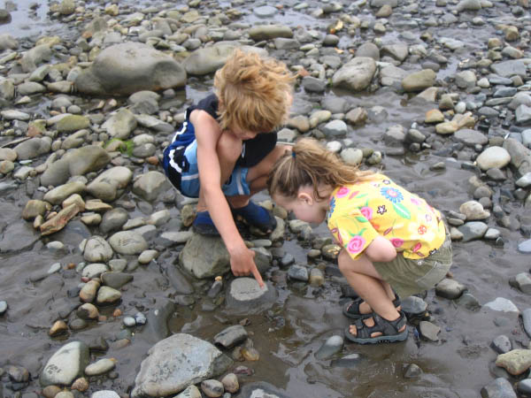 8068-east-coast-metagan-beach-eric-showing-grace-aug11-2005