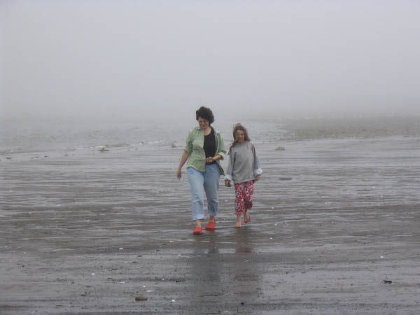 8074-east-coast-metagan-anna-holly-foggy-beach-aug11-2005
