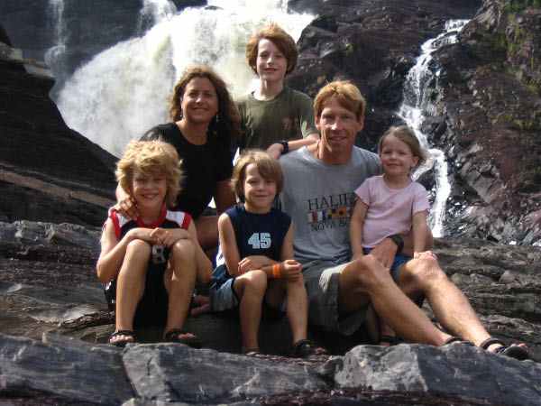 8149-east-coast-la-chute-family-picture-falls-aug13-2005