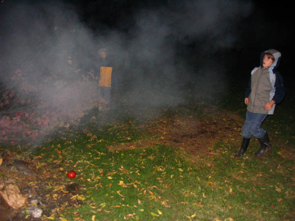 8623-farm-bonfire-sam-tim-smoke-oct08-05