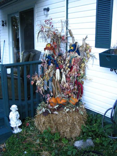 8649-farm-cottage-october-decoration-oct9-2005