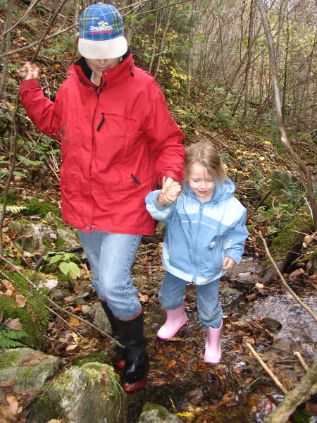 8686-farm-mom-grace-hike-creek-oct9-2005