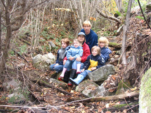 8695-farm-creek-hike-family-picture-oct9-2005