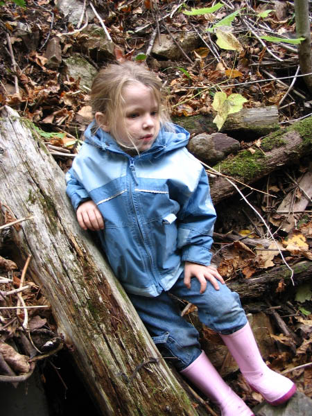 8699-farm-creek-hike-grace-waiting-for-brothers--oct9-2005