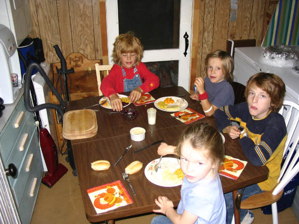8710-farm-thanksgiving-dinner-kids-table-oct9-2005